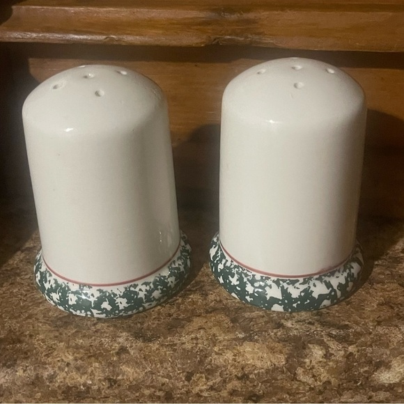 Bizzirri Ceramic Salt & Pepper Shakers Cellar Hand Painted Christmas Trees Italy - Picture 3 of 4